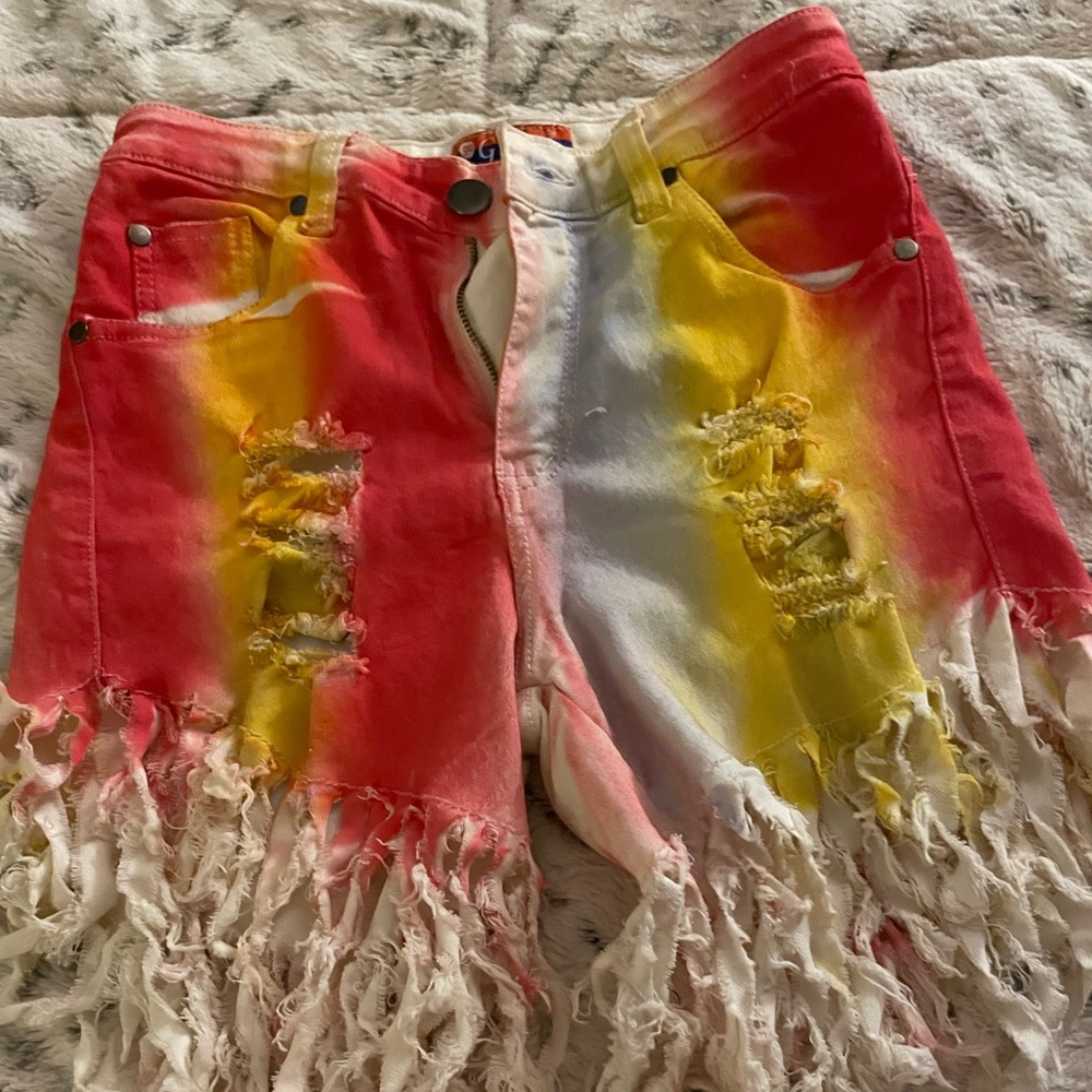 Multicolored frayed jean shorts